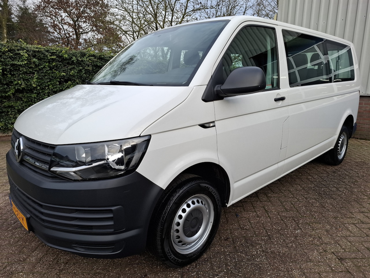 Volkswagen Transporter Kombi - 2.0TSI 23995.- INCL BTW 9-PERSOONS BENZINE KOMBI 150PK - AutoWereld.nl