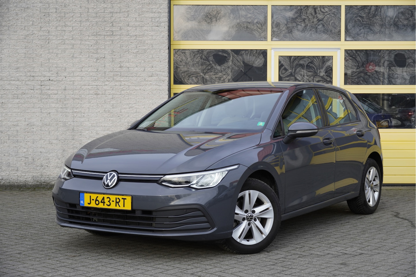 Volkswagen Golf - 1.5 TSI 131PK! 5drs Life BJ2020 Lmv 16" | Led | Pdc | Navi | Dashboard verlichting | Virtu - AutoWereld.nl