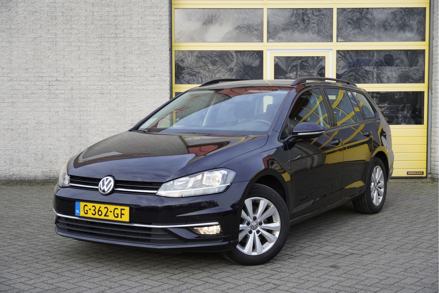 Volkswagen Golf Variant - 1.0 TSI Comfortline BJ2019 Lmv 16" | Led | Navi | App-Connect | Climate control | Cruise c - AutoWereld.nl