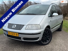 Volkswagen Sharan - 2.0 Comfortline / 7-persoons / Carplay / Trekhaak /