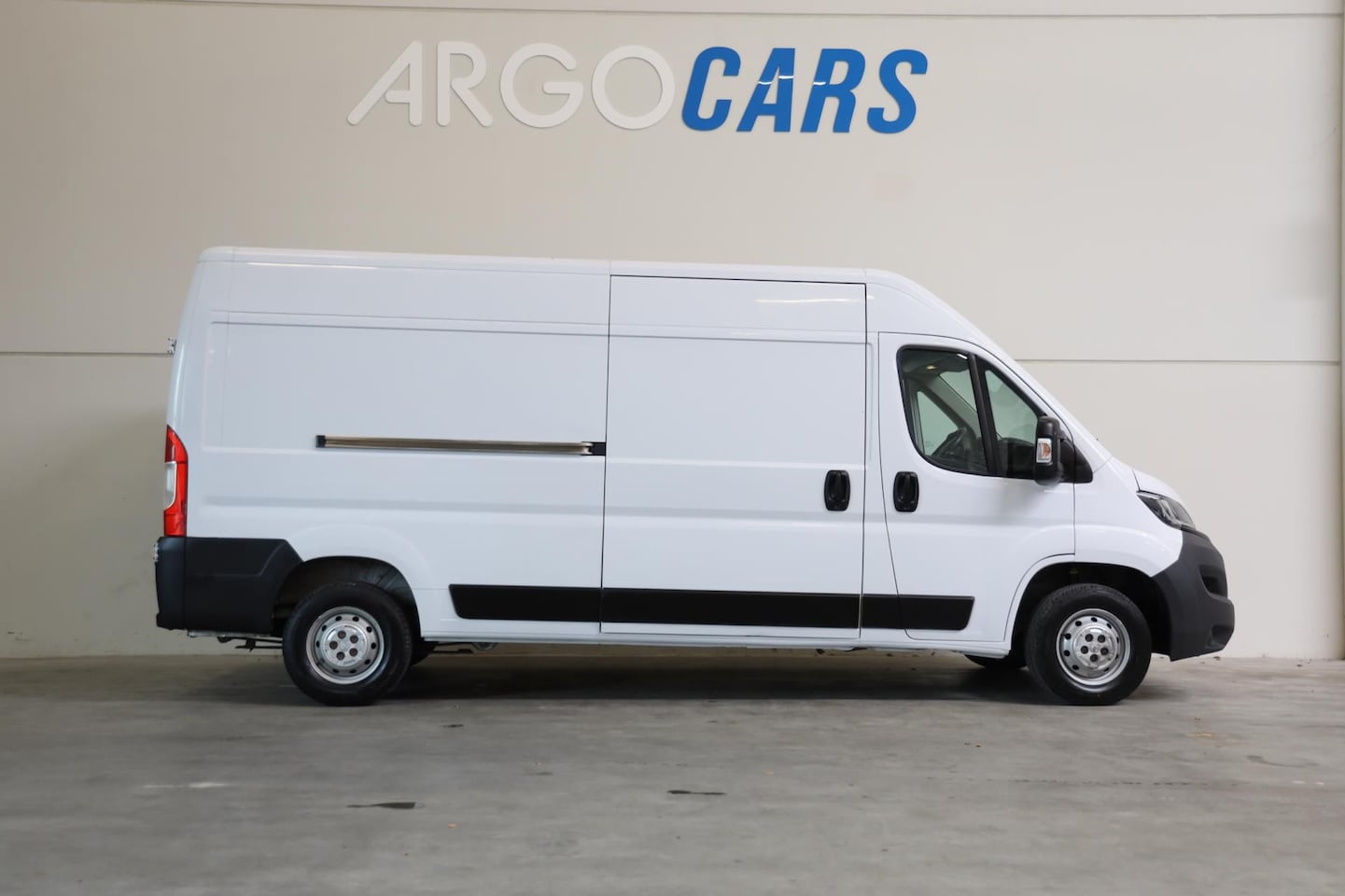 Peugeot Boxer - 2.2 BlueHDi L3/H2 NAP CAMERA TREKHAAK AIRCO NAVI CRUISE CONTROL LEASE v/a € 174,-p.m. Inru - AutoWereld.nl