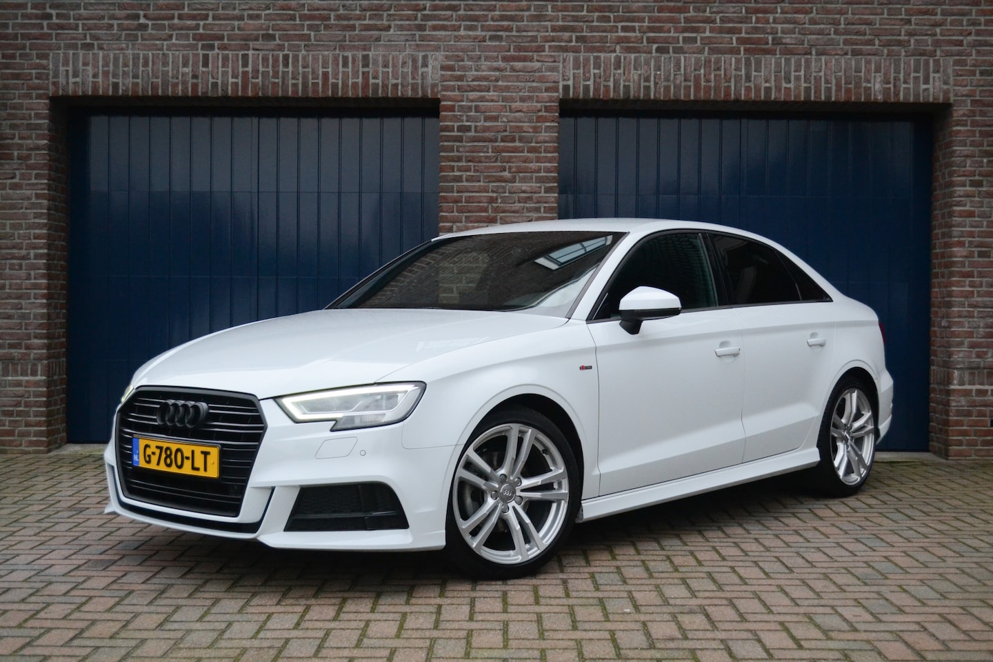 Audi A3 Limousine - 30 TFSI S-Tronic Sport S-Line Black Edition | Bang&Olufsen | Keyless | Camera - AutoWereld.nl