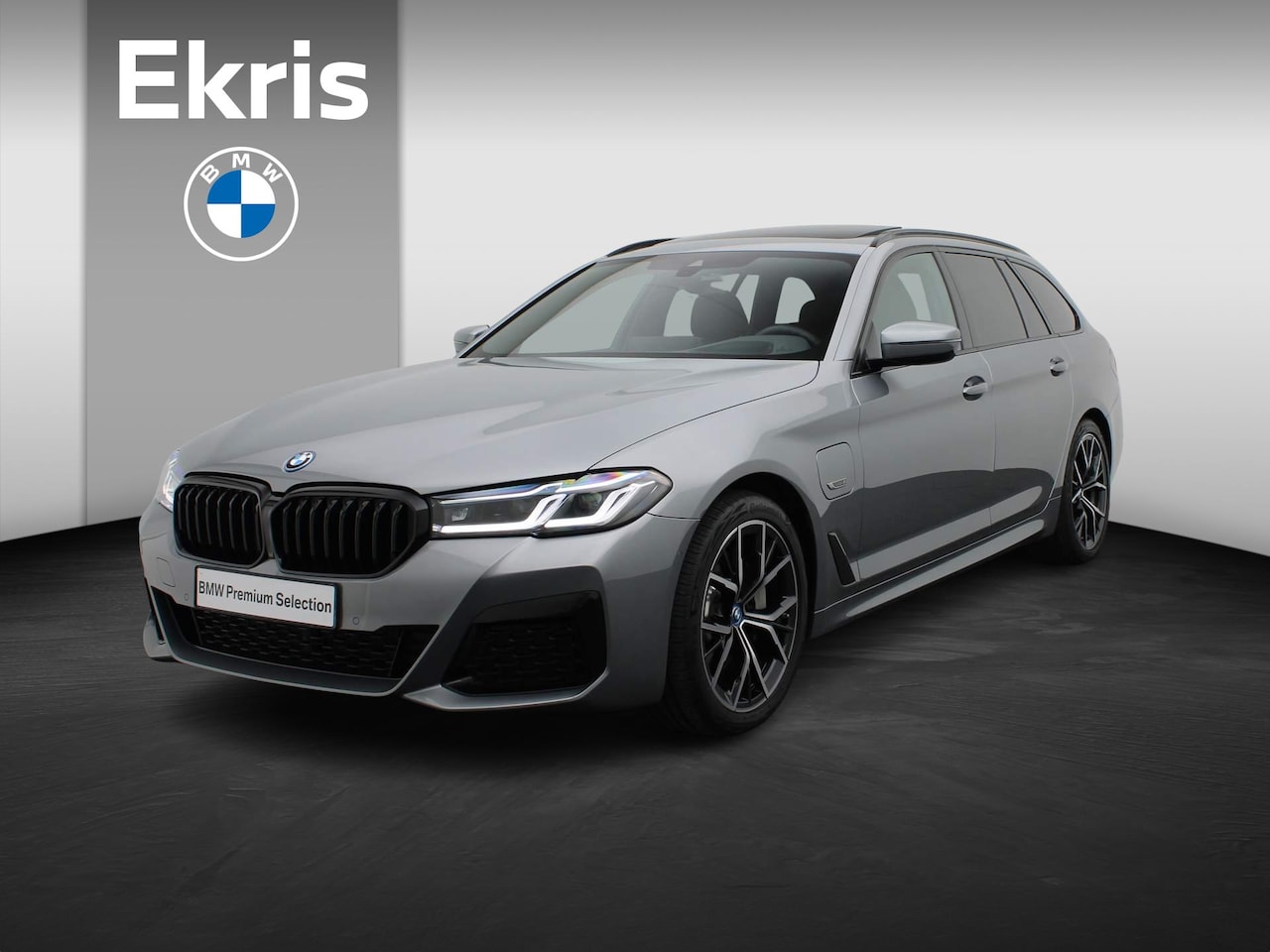 BMW 5-serie Touring - 530e xDrive M Sportpakket | Adaptief Onderstel | Trekhaak | Panoramadak | Elektrisch Verst - AutoWereld.nl