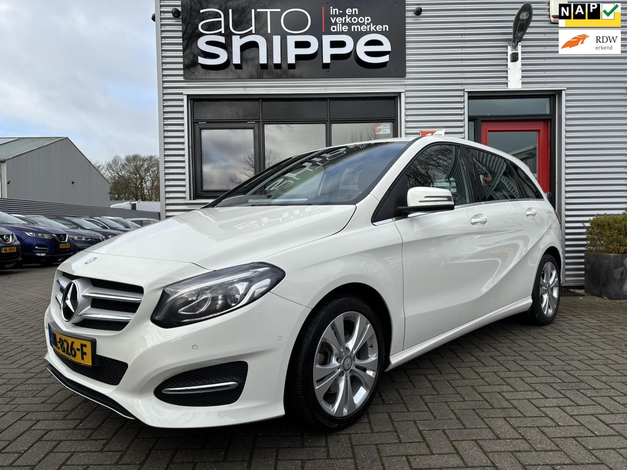 Mercedes-Benz B-klasse - 180 Ambition -AIRCO-CRUISECONTROL-PDC V+A-TREKHAAK-DEALER ONDERHOUDEN!-ORIGINEEL NEDERLAND - AutoWereld.nl