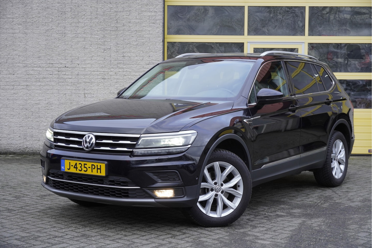 Volkswagen Tiguan Allspace - 1.5 TSI 150PK! Automaat Highline BJ2020 Lmv 18" | Led V+A | Pdc | Navi | Keyless entry | P - AutoWereld.nl