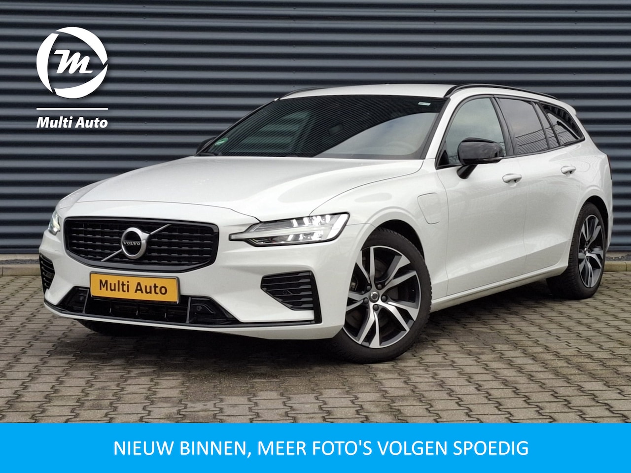 Volvo V60 - T6 Recharge AWD R-Design Plug In Hybrid PHEV | Lederen Sportspoelen Memory | Navigatie | A - AutoWereld.nl