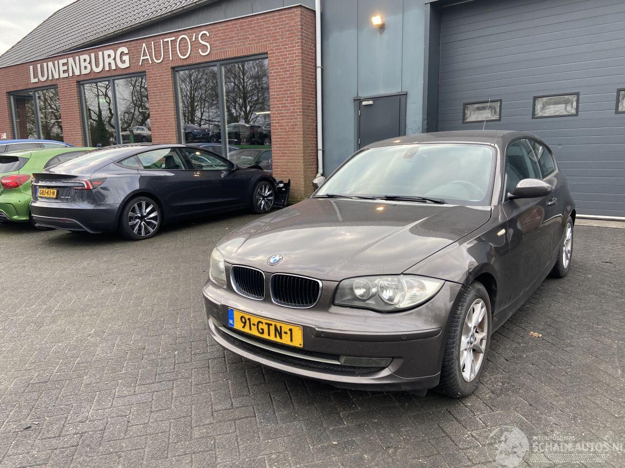 BMW 1-serie - 116i BUSSINESS LINE - AutoWereld.nl