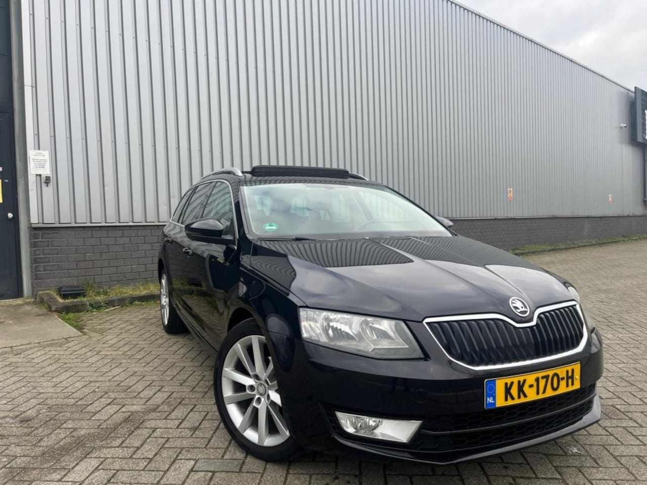 Skoda Octavia Combi - 1.6 TDI AUTOMAAT DSG7 Pano|Leer Full option 2014 - AutoWereld.nl