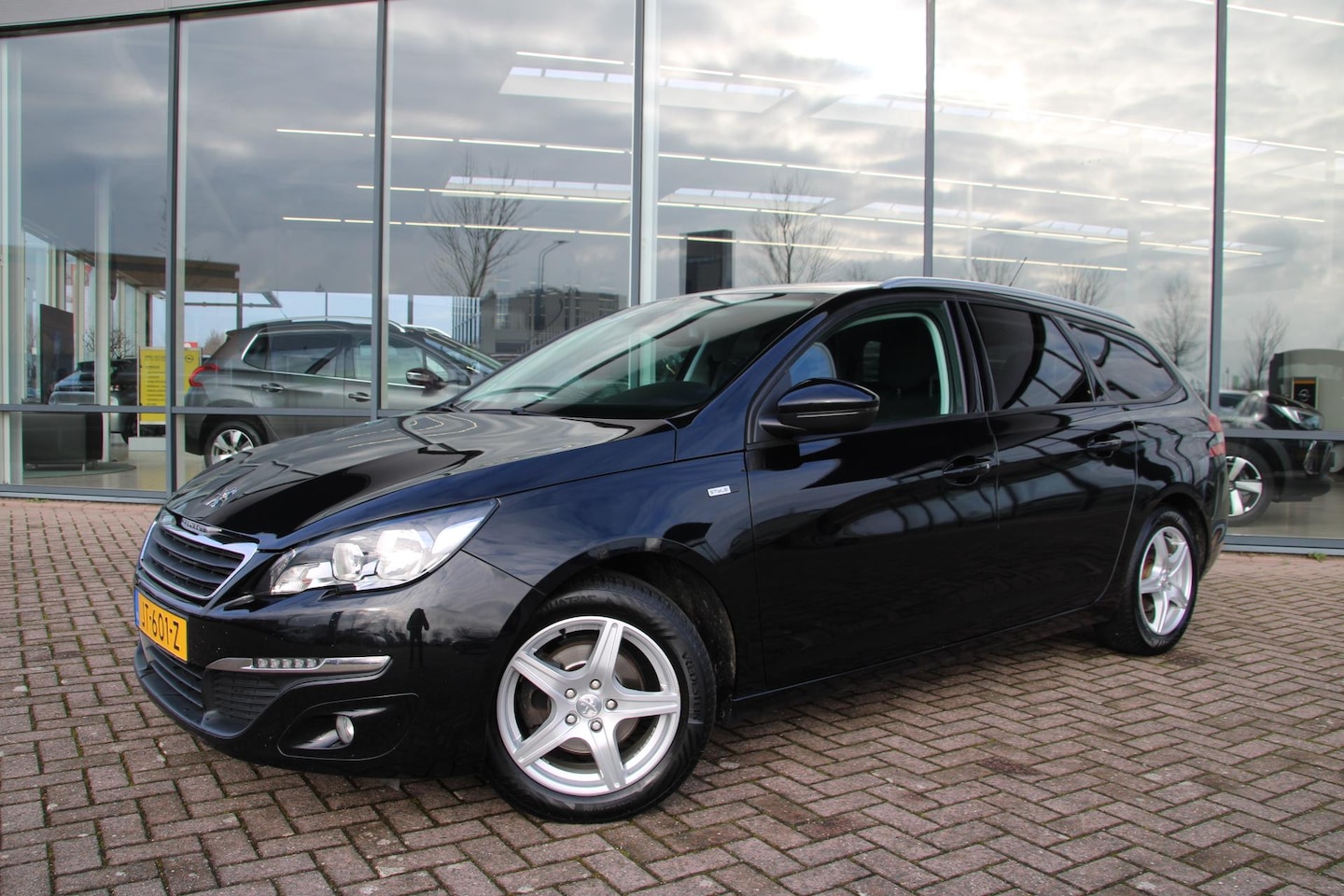 Peugeot 308 SW - 1.2 PureTech 110pk Style Airco Navi Nwe distributie - AutoWereld.nl