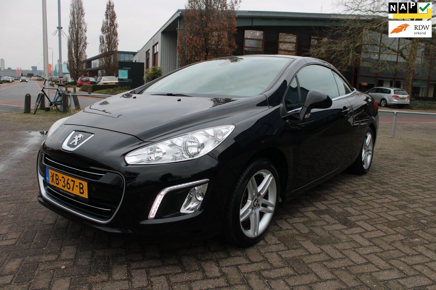 Peugeot 308 CC - 1.6 VTi Sport Pack Trekhaak afneembaar Navigatie Cruise Controle - AutoWereld.nl