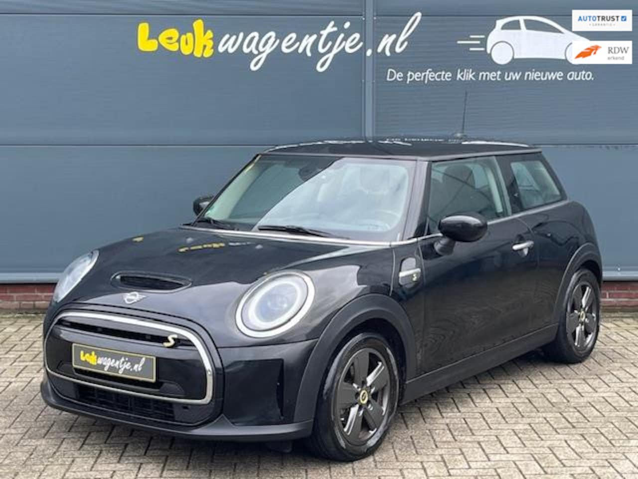 MINI Mini-Electric - Essential 33 kWh *carplay *navi *climate - AutoWereld.nl