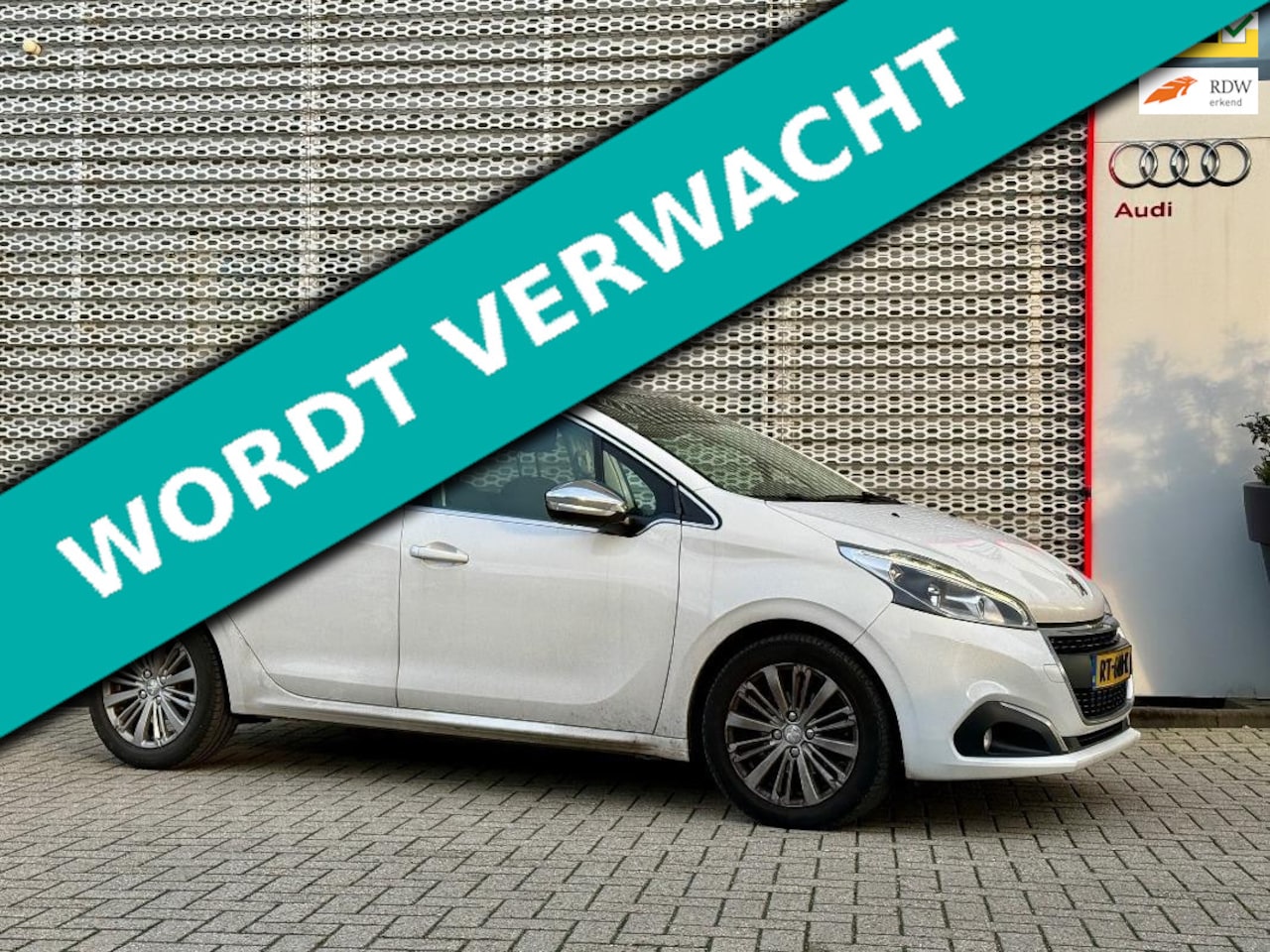 Peugeot 208 - 1.2 Executive 110pk 1e eig. 89.000km Navi Panorama PDC - AutoWereld.nl