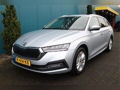 Skoda Octavia Combi - 1.0 TSI Business Edition Nieuw Model ECC/NAV/DIGI.DASHB/CRUISE/CARPLAY/BLUETOOTH/PDC/LMV/E