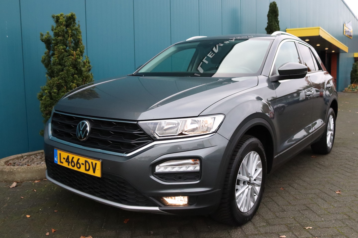 Volkswagen T-Roc - 1.0 TSI Style Executive ECC/NAV/ADAPT.CRUISE/LANE.ASSIST/CARPLAY/BLUETOOTH/PDC/LMV - AutoWereld.nl