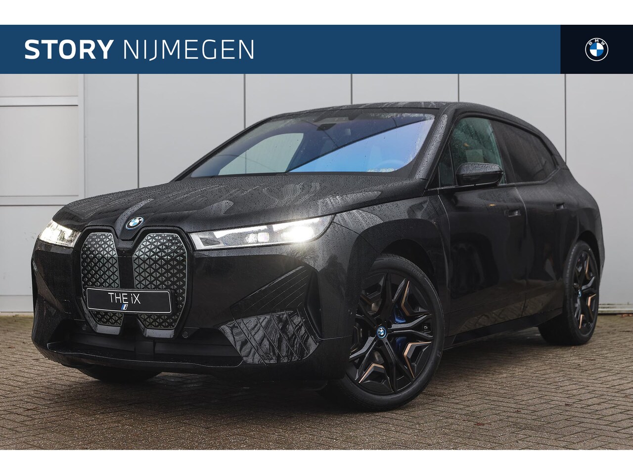 BMW iX - xDrive40 High Executive / Sportpakket / Panoramadak Sky Lounge / Trekhaak / Laserlight / S - AutoWereld.nl