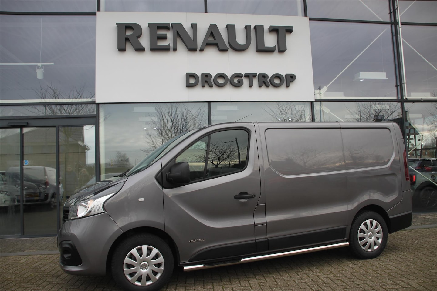 Renault Trafic - 140PK-LUXE-29DKM!!!-NAVI-AIRCO-CRUISE-CAMERA- - AutoWereld.nl