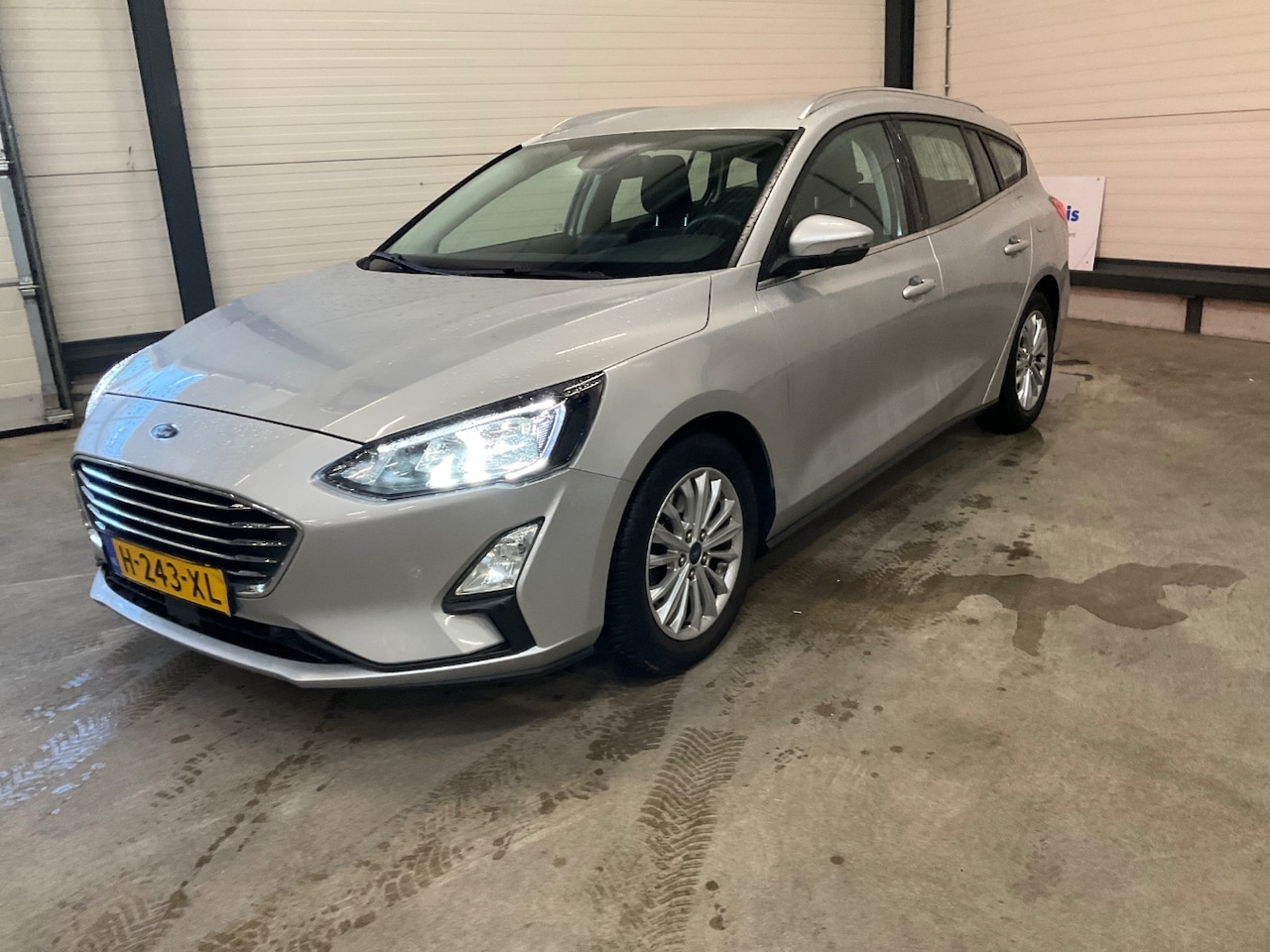 Ford Focus Wagon - 1.0 EcoBoost Titanium Business Automaat! | Dealer Onderhouden! | LED | Navi | Clima | Keyl - AutoWereld.nl