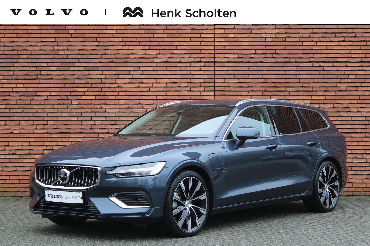 Volvo V60 - T6 AWD AUT8 350PK Essential Edition | Park assist pack, Climate pack, Driver assist, Stand - AutoWereld.nl