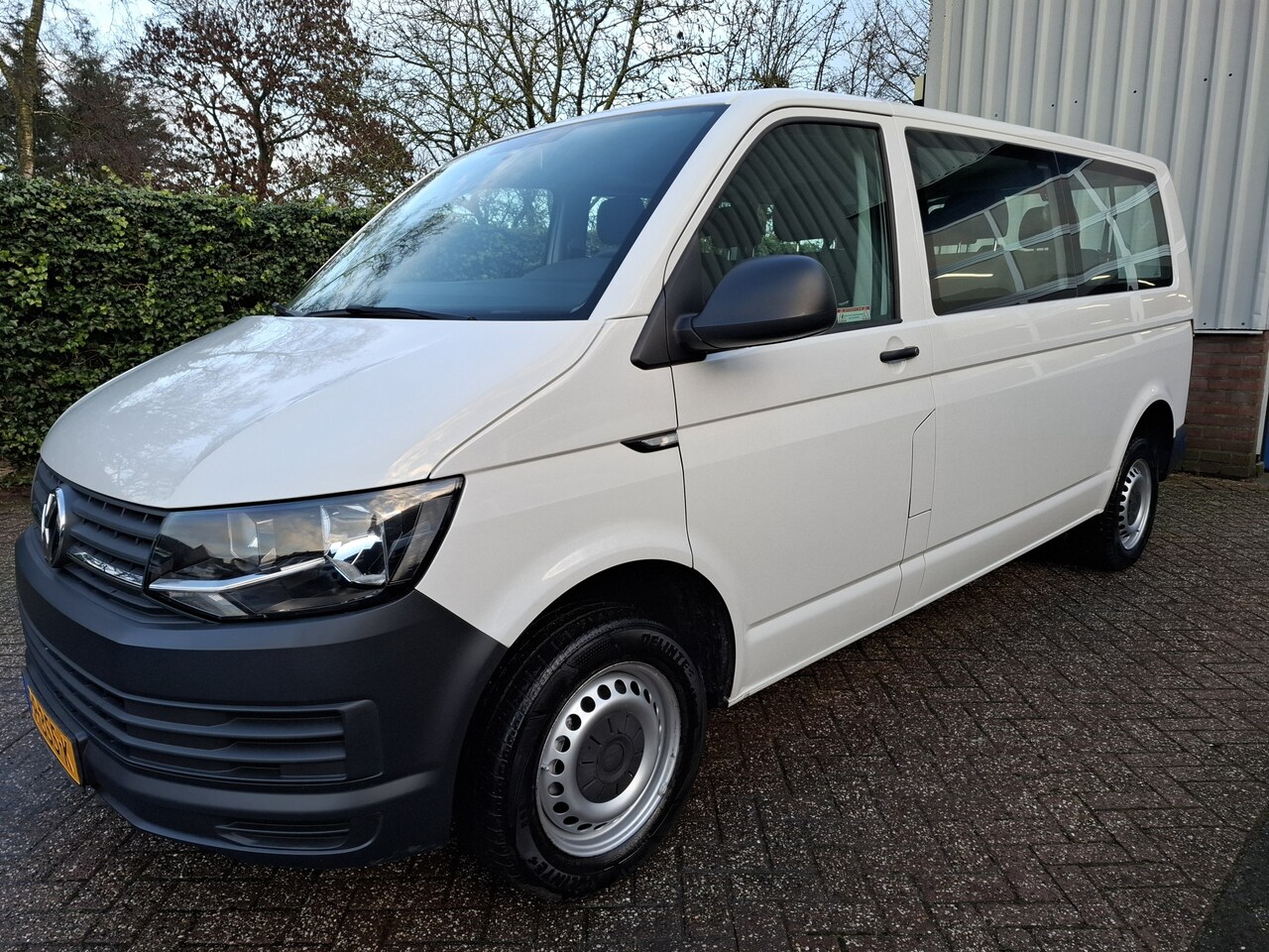 Volkswagen Transporter Kombi - 2.0TSI 19995.- INCL BTW 9-PERSOONS BENZINE KOMBI 150PK - AutoWereld.nl