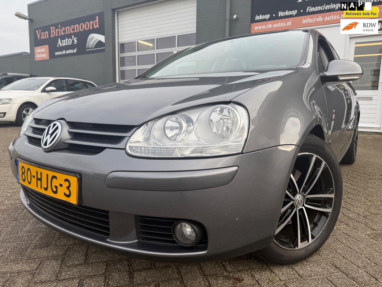 Volkswagen Golf - 1.4 TSI Trendline 5 drs met airco en cruise controle en navigatie en trekhaak - AutoWereld.nl