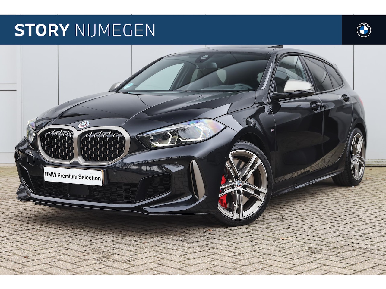 BMW 1-serie - M135i xDrive High Executive Automaat / BMW M 50 Jahre uitvoering / Panoramadak / Adaptieve - AutoWereld.nl