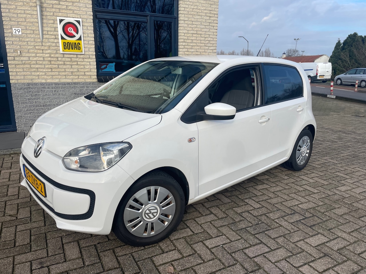 Volkswagen Up! - 1.0 move up! BlueMotion- NAVI- NL auto - AutoWereld.nl