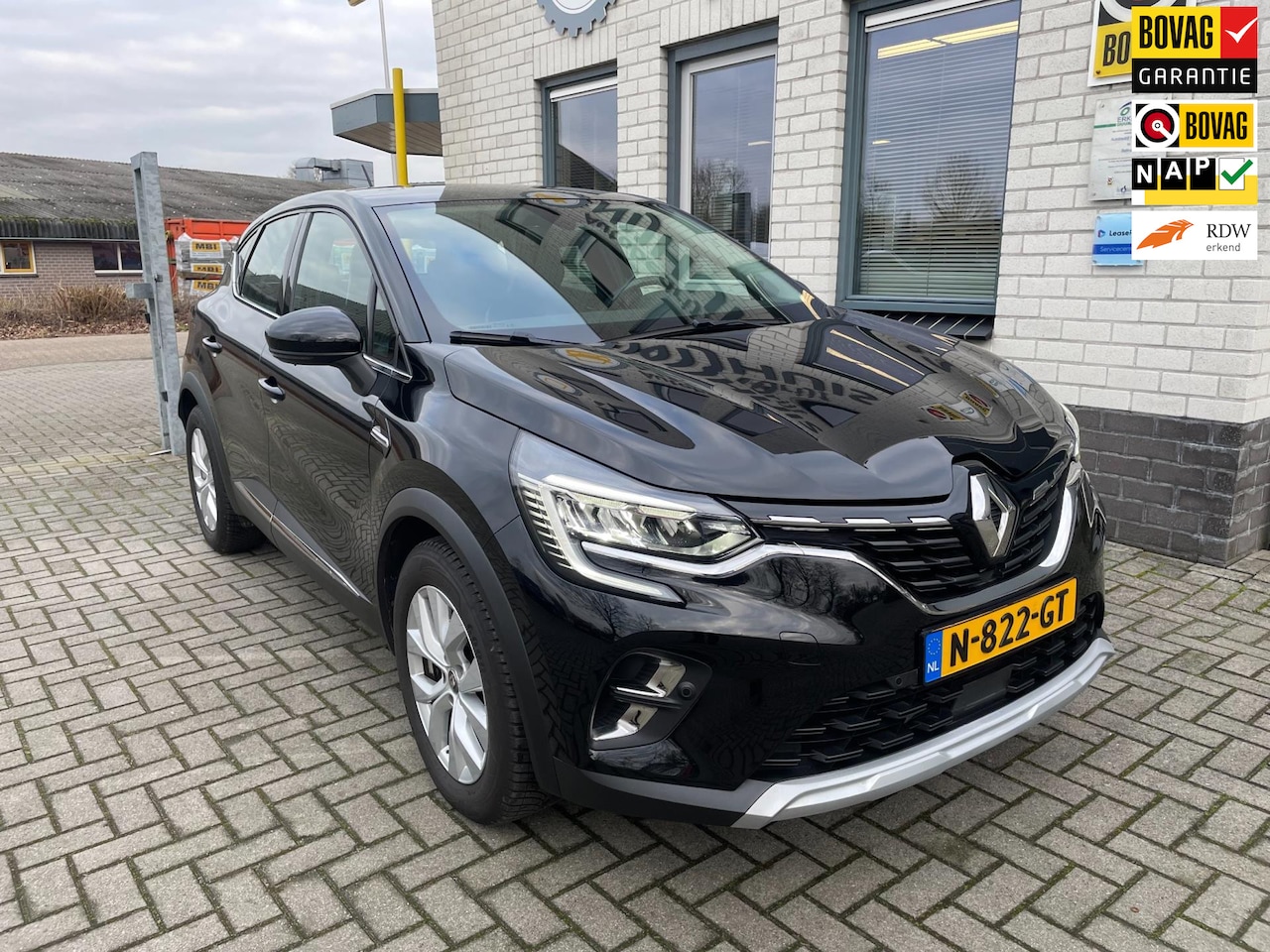 Renault Captur - 1.0 TCe 100 Intens / Cruise Controle / Trekhaak / Stoel- en stuurverwarming / Climate cont - AutoWereld.nl