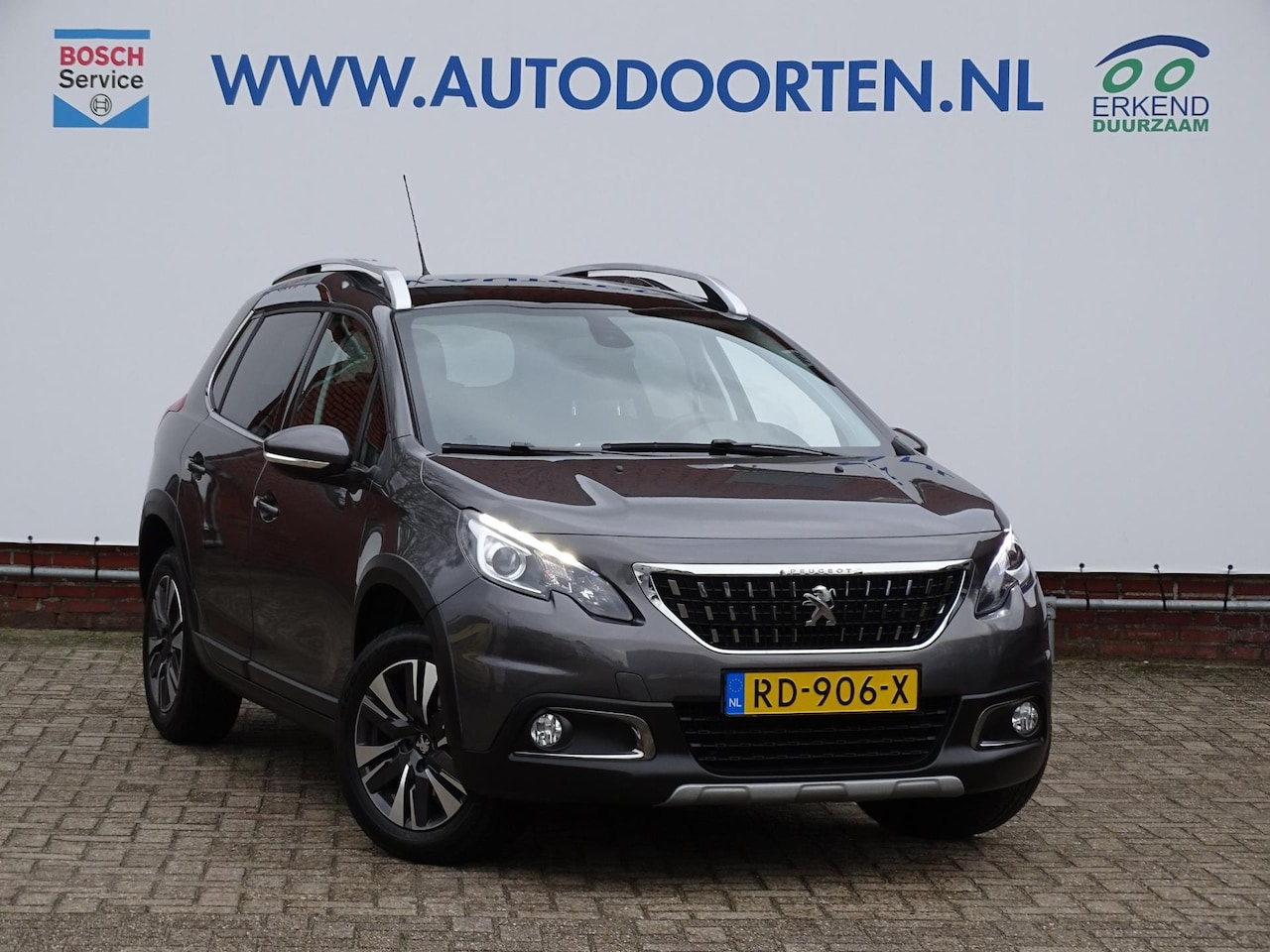 Peugeot 2008 - 1.2 PureTech Allure|PANO|CRUISE|CAR-PLAY|TREKHAAK - AutoWereld.nl