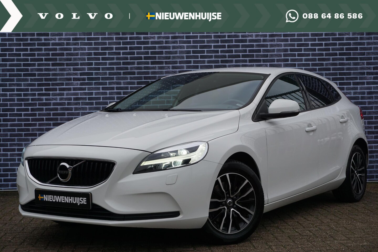 Volvo V40 - 2.0 T2 Nordic+ | Trekhaak | Stand kachel | Stoel verwarming | LED | Volvo On Call | Getint - AutoWereld.nl