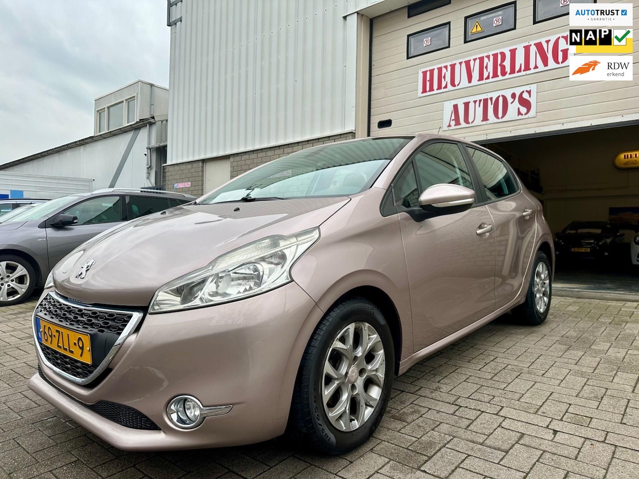 Peugeot 208 - 1.2 VTi Envy|CLIMA|NAVI|PDC|AIRCO - AutoWereld.nl