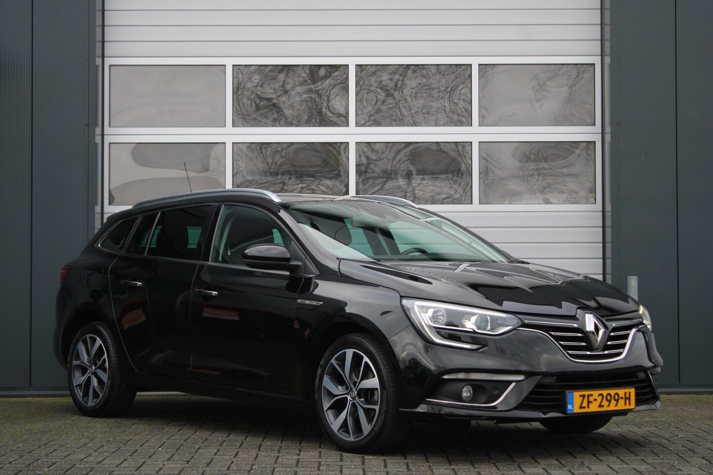 Renault Mégane Estate - 1.3 TCe Bose Clima/Cruise/Navi/Bluetooth/Keyless/Camera/PDC360/Park.Assist/HalfLeder/17"LM - AutoWereld.nl