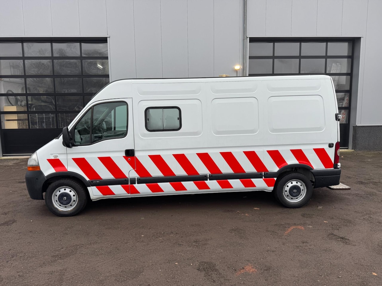 Renault Master - T35 2.5 dCi L3H2 DC Ambulance Marge! Dubbel Cabine - AutoWereld.nl