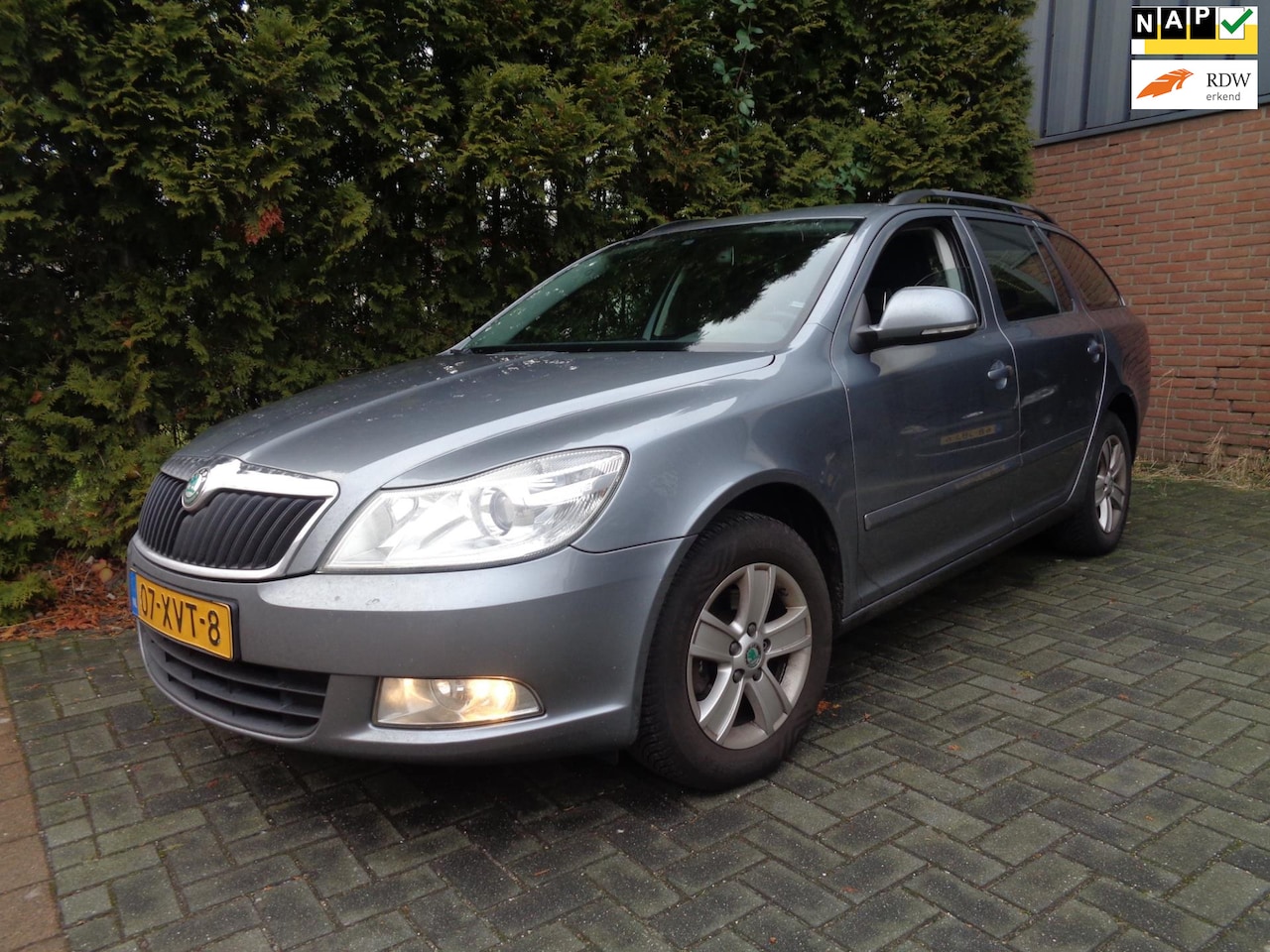 Skoda Octavia Combi - 1.6 TDI Greentech Ambition Businessline 1.6 TDI Greentech Ambition Business Line,Navi,PDC,Clima,Cruise control - AutoWereld.nl