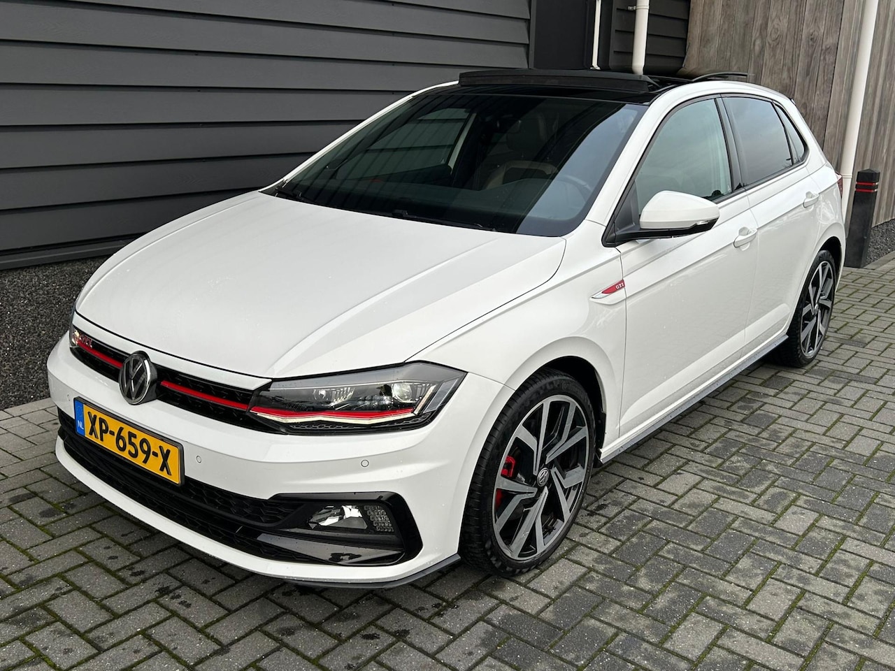 Volkswagen Polo - 2.0 TSI 200pk DSG GTI Panorama LED Beats Active Info Display Navigatie - AutoWereld.nl