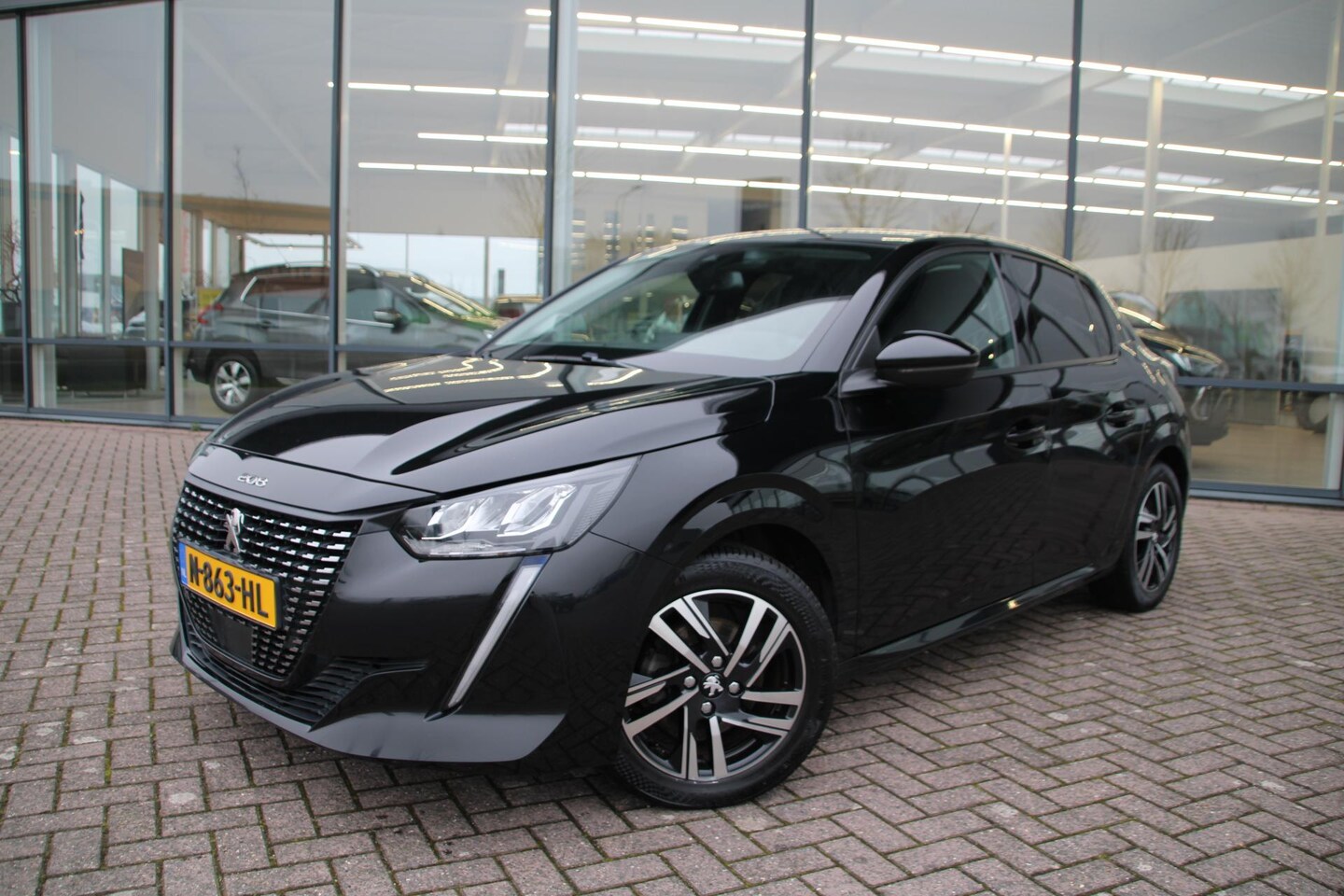 Peugeot 208 - 1.2 PureTech 100pk Allure Pack Airco/ECC Camera Carplay 1e eigenaar - AutoWereld.nl