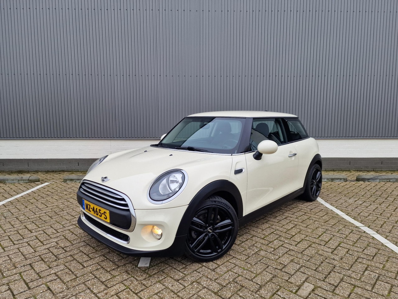 MINI One - Mini 1.2 Business PDC MFS Airco Ecc - AutoWereld.nl