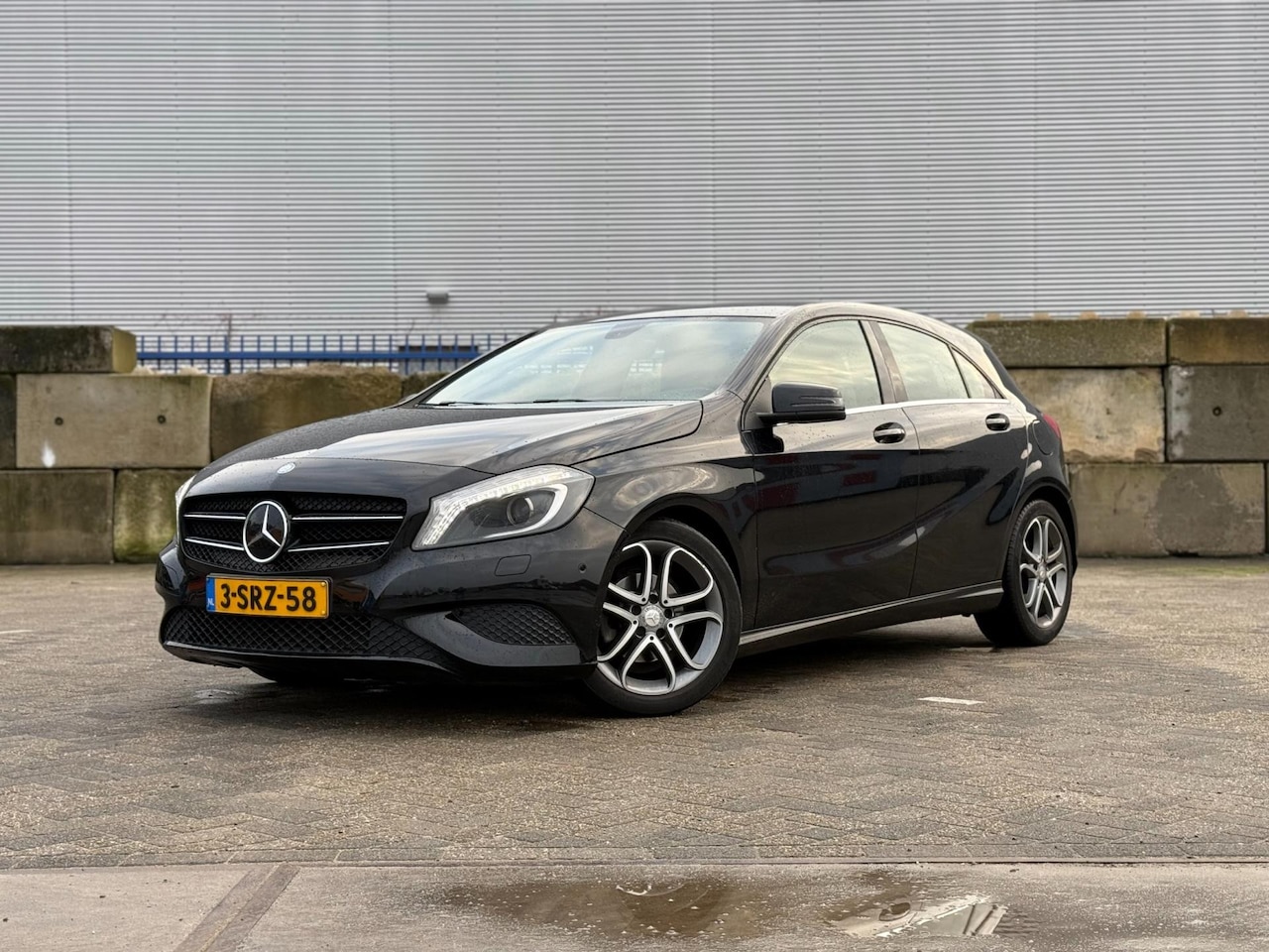 Mercedes-Benz A-klasse - 180 SPORT * INRUILKOOPJE* (NAVIGATIE, CRUISE, STUURBEDIENING, LED, SPORTSTOELEN) - AutoWereld.nl