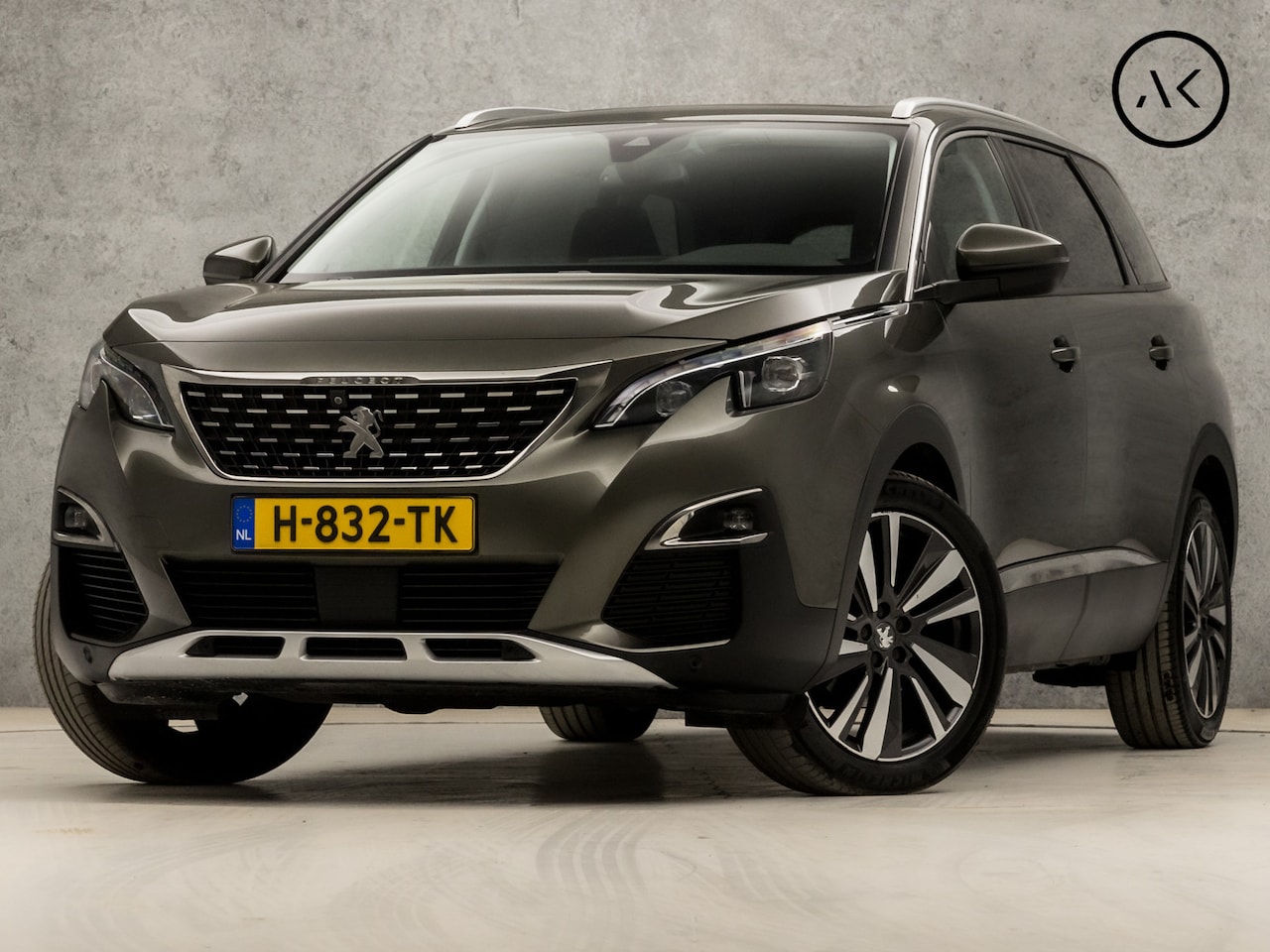 Peugeot 5008 - 1.2 PureTech Deluxe 7 Persoons Automaat (PANORAMADAK, APPLE CARPLAY, MEMORY SEATS, STOELVE - AutoWereld.nl