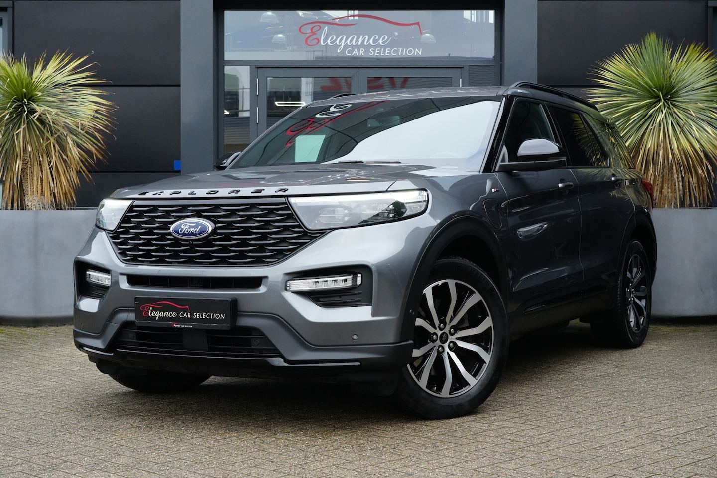 Ford Explorer - 3.0 V6 EcoBoost PHEV ST-Line 457pk Panoramadak/Stoelverwarming/Camera - AutoWereld.nl