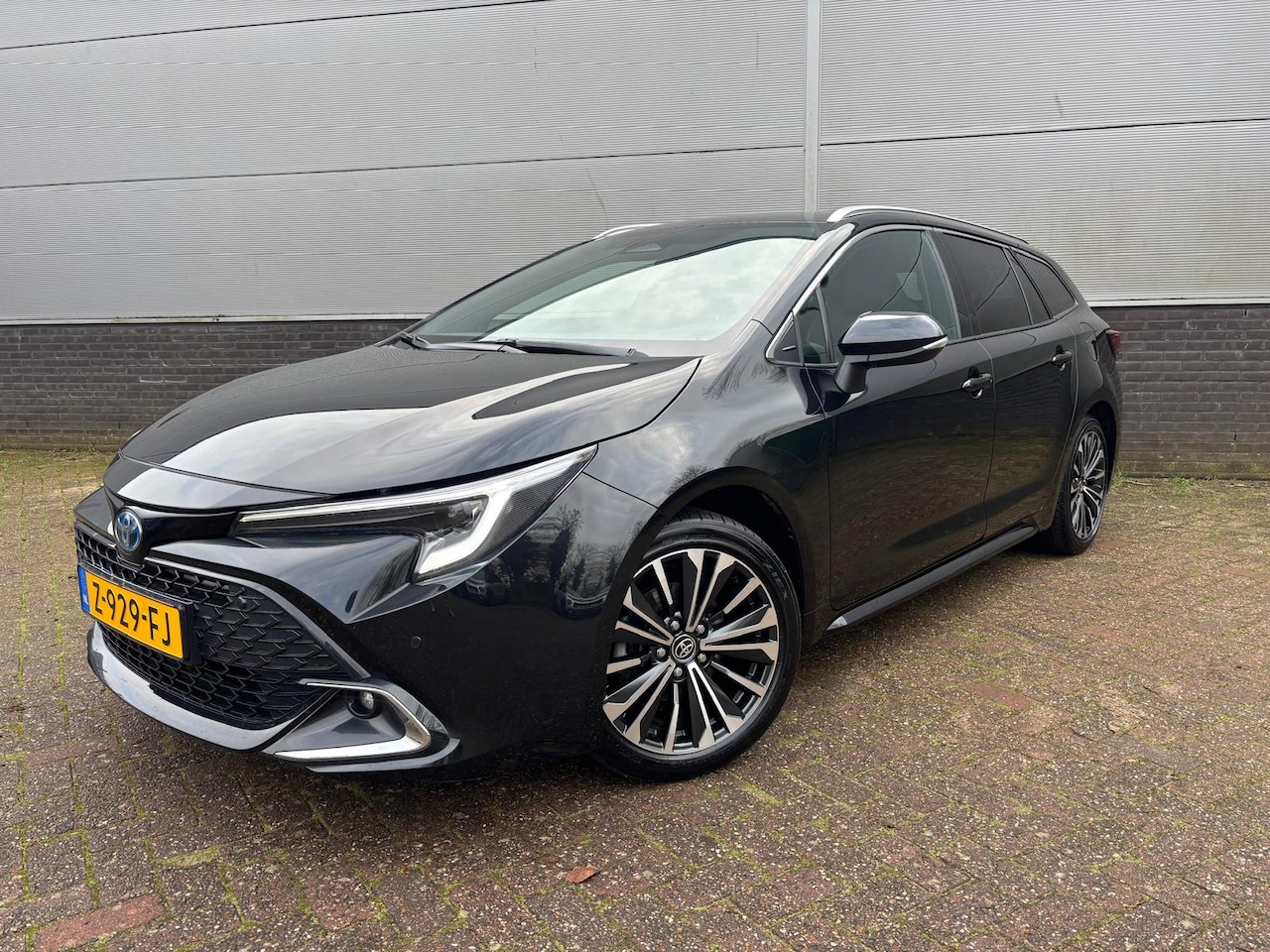 Toyota Corolla Touring Sports - Hybrid 140 Dynamic Parkpilot voor + achter + Bsm ! - AutoWereld.nl