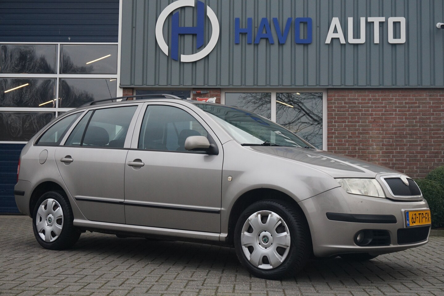 Skoda Fabia Combi - 1.4-16V Spirit+, AIRCO, TREKHAAK - AutoWereld.nl