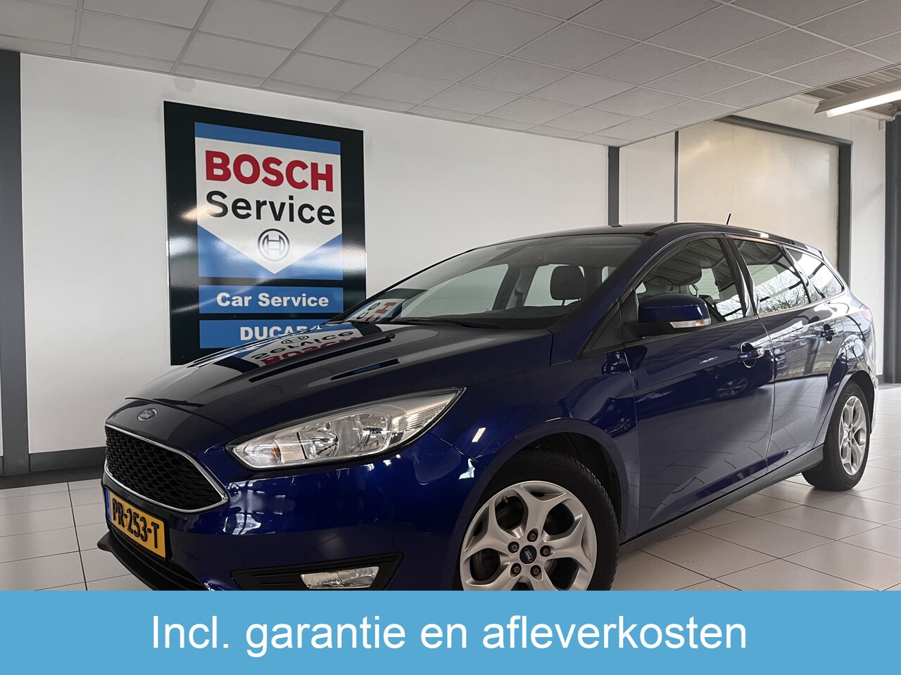 Ford Focus Wagon - 1.5 TDCI Lease Edition trekhaak, navigatie, klimate control, cruis control - AutoWereld.nl