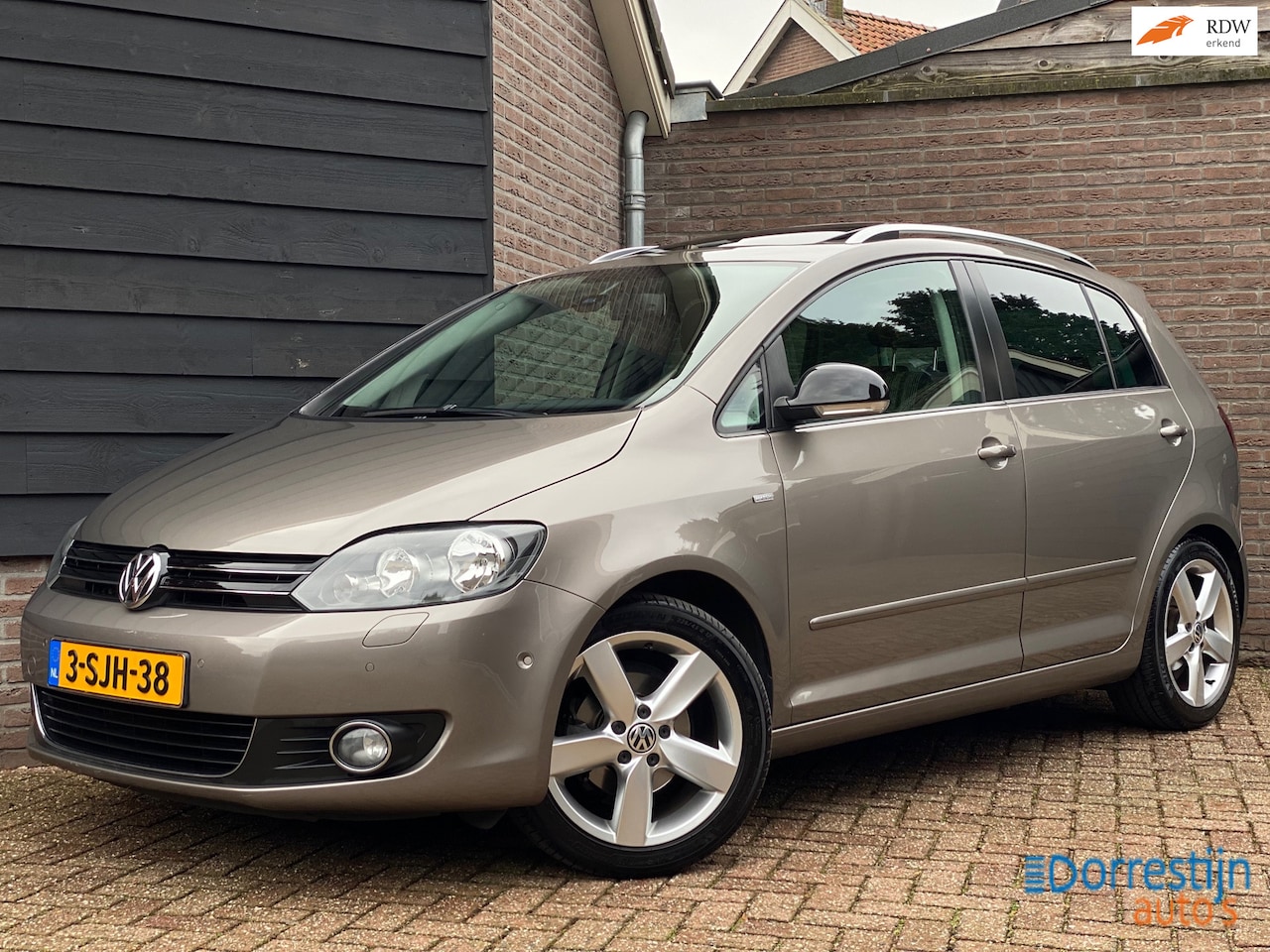 Volkswagen Golf Plus - 1.2 TSI Highline Automaat/Trekhaak/Camera/Schuifdak/PDC/Navi/Cruise - AutoWereld.nl