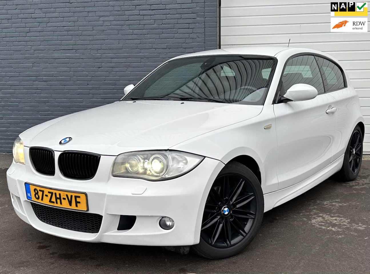 BMW 1-serie - 118i Executive M-SPORT/LEDER/LMV/CLIMA - AutoWereld.nl