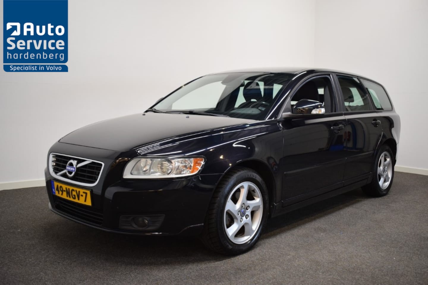 Volvo V50 - 2.0 Sport Trekhaak 1350kg/ Airco/ Bluetooth/ Cruise/ LMV/ Parkeersensoren Achter - AutoWereld.nl