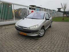 Peugeot 206 - 1.6-16V Gentry