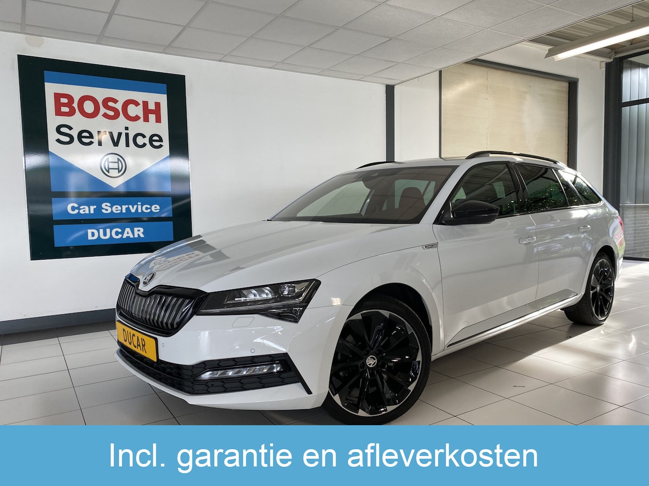 Skoda Superb Combi - 1.4 TSI iV Sportline Business Panoramadak / Trekhaak / - AutoWereld.nl