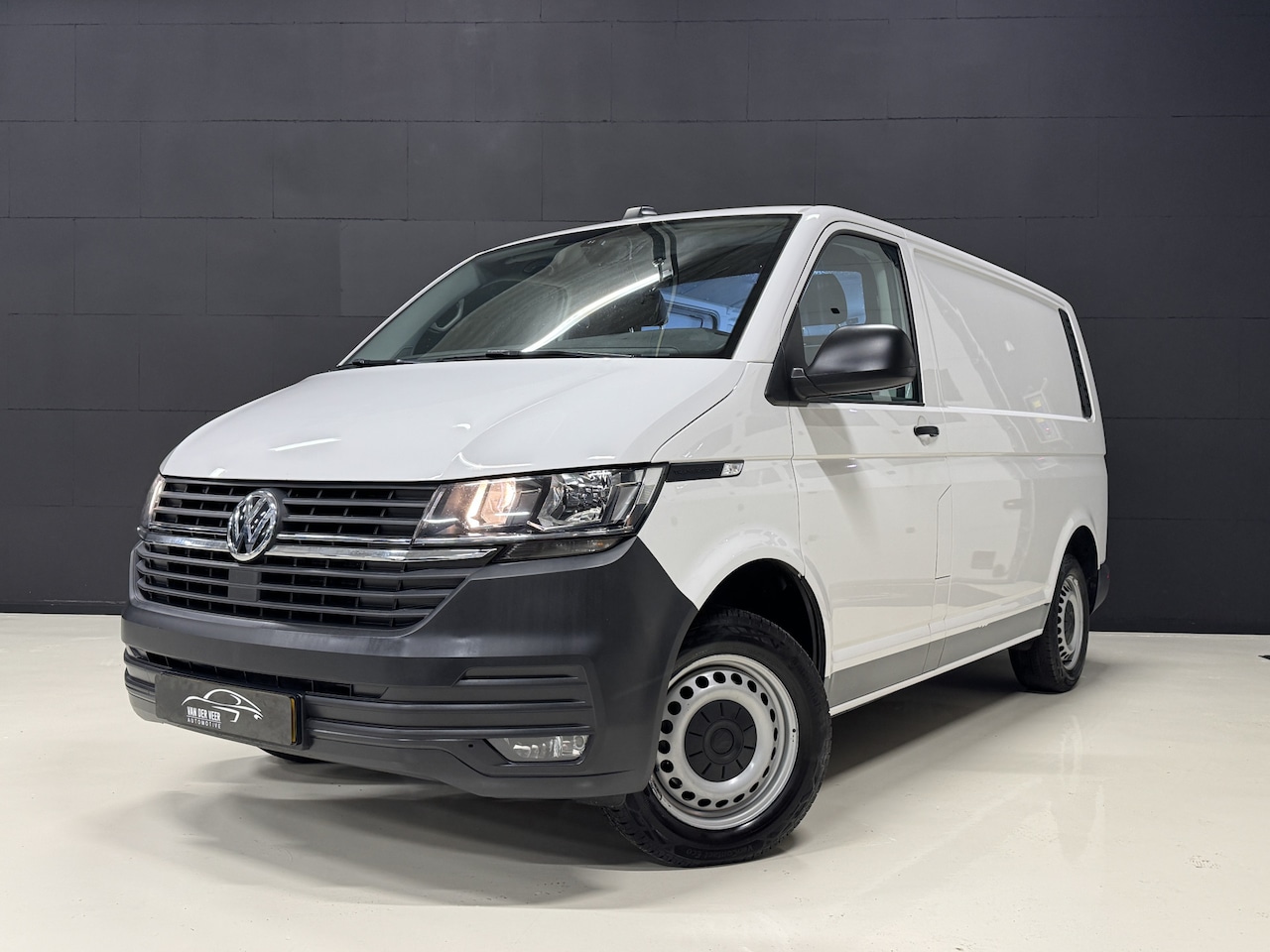 Volkswagen Transporter - 2.0 TDI L1H1 30 150PK Automaat | Carplay | Camera | Cruise | Airco | Voorruitverwarming | - AutoWereld.nl