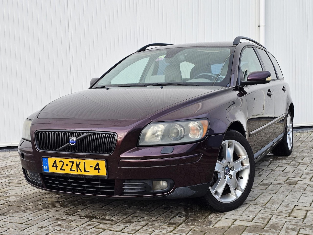 Volvo V50 - 2.5 T5 Elan LPG-G3 paars APK Leer/ Navi/Elek.stoelen - AutoWereld.nl