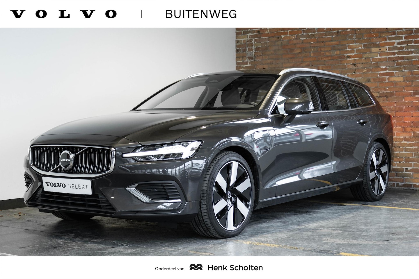 Volvo V60 - T6 Recharge AWD Core Bright | Trekhaak semi elektrisch inklapbaar | 19" Lichtmetalen velge - AutoWereld.nl